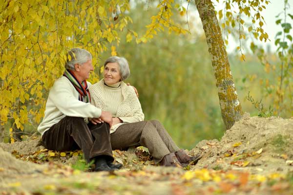 senior singles couple in the park